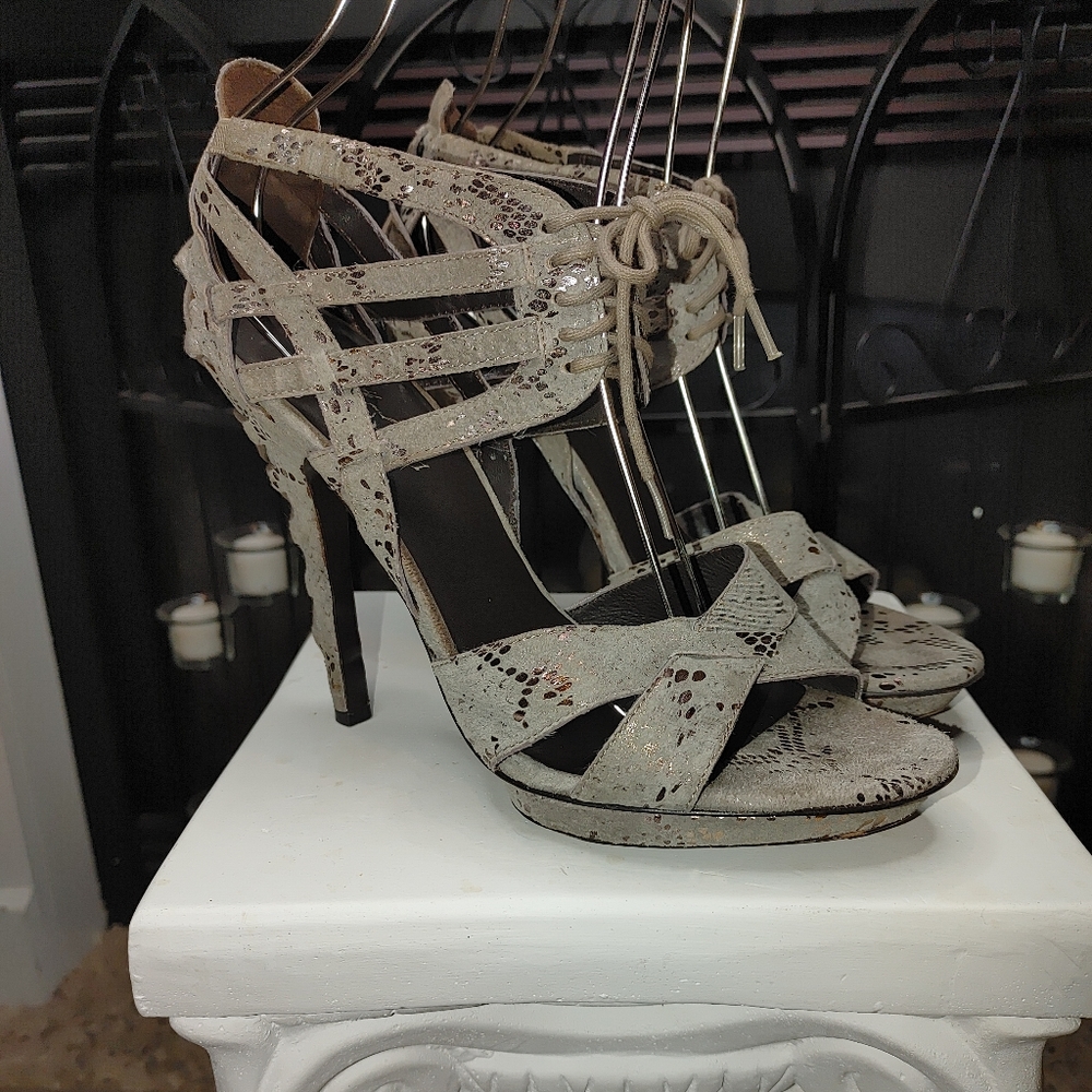 Elizabeth and James Stage Corset Gray/Gold Suede Heels 9B - Picture 3 of 11